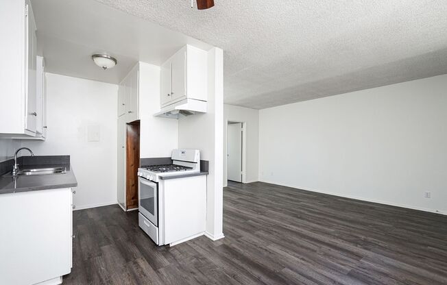 1 bed, 1 bath, $1,950, Unit 14