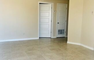 2 beds, 1 bath, 650 sqft, $850, Unit Norton Apt 8