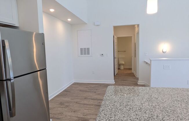 1 bed, 1 bath, 902 sqft, $1,580, Unit 13-1321