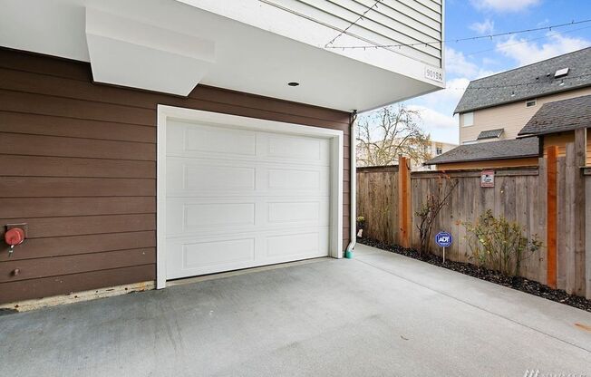 3 bedroom / 2.5 bathroom townhome in West Seattle's Highland Park.