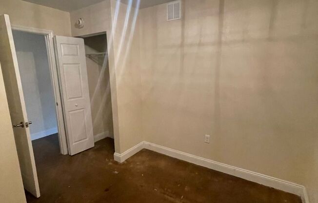 2 beds, 1 bath, 665 sqft, $1,050, Unit 215