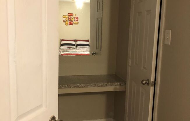 1 bed, 1 bath, 700 sqft, $1,250, Unit 464