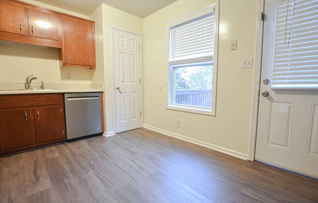 2 beds, 1.5 baths, $950