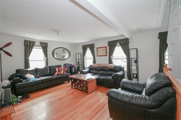 3 beds, 1 bath, 1,390 sqft, $3,100, Unit 2