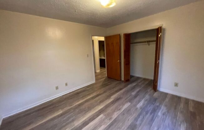 2 beds, 1 bath, 800 sqft, $795, Unit 1127 Bridges Street Unit A