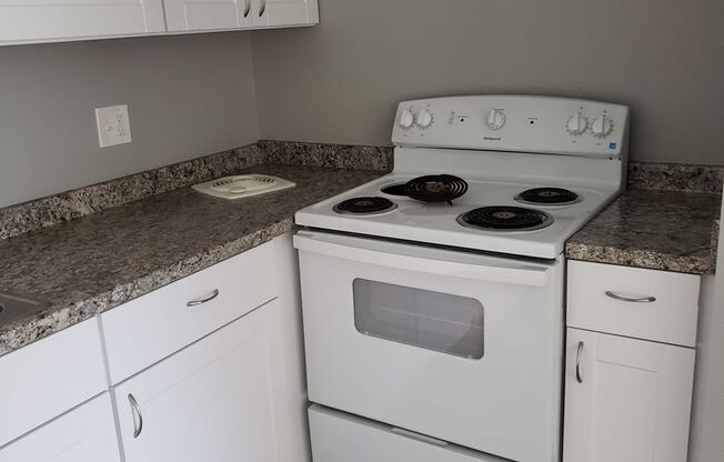 3 beds, 1 bath, 890 sqft, $1,675, Unit 505 H1