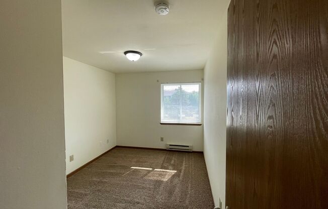 3 beds, 1 bath, 1,040 sqft, $1,695, Unit 3164-306