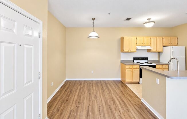 MOVE-IN SPECIAL! ½ OFF YOUR FIRST MONTH’S RENT! 1/1 Gated Allegro Palm – Resort-Style Amenities!