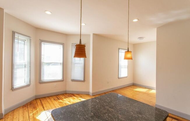 Second Floor Spacious 3 Bd 1 Bath Near NorthEastern