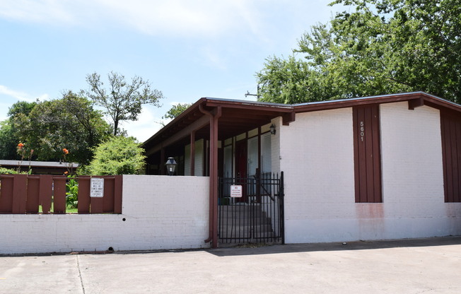 Updated Condo- 5601 Woodrow