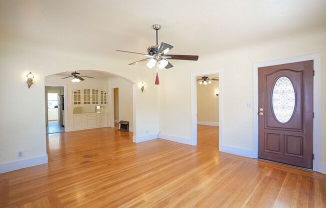 2 beds, 1.5 baths, $3,300, Unit 530-FR