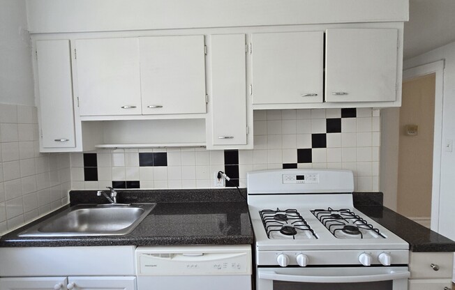 3054 W BERTEAU