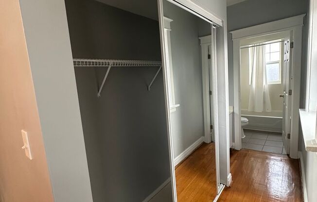 1 bed, 1 bath, 650 sqft, $1,300, Unit 1E - 3W