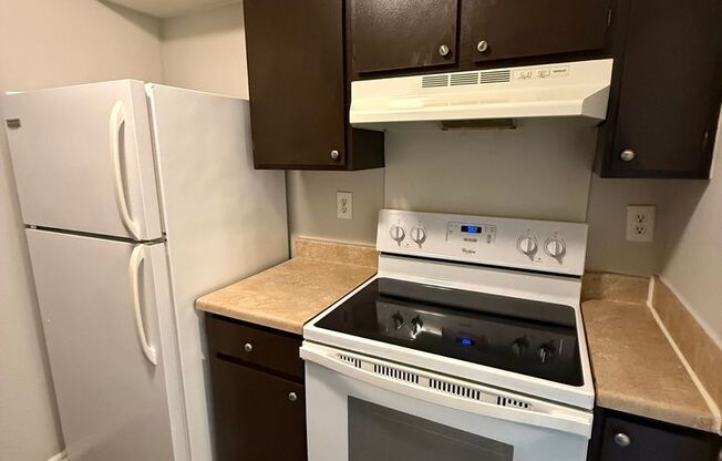 2 beds, 1 bath, 775 sqft, $895, Unit 370J