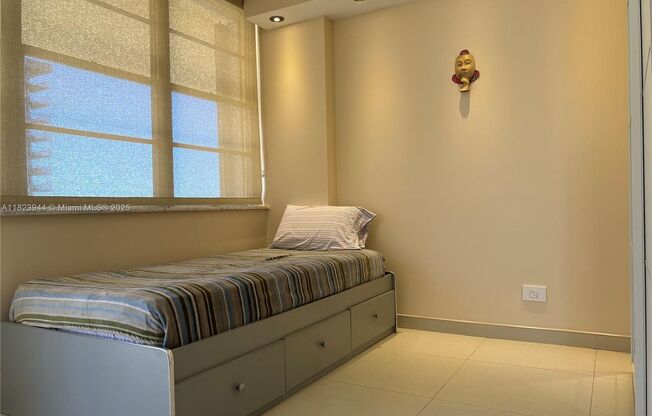 251 174TH ST APT #1505 SUNNY ISLES BEACH, FL 33160