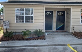 2 Bedroom Townhome in Remerton!  Close to VSU!