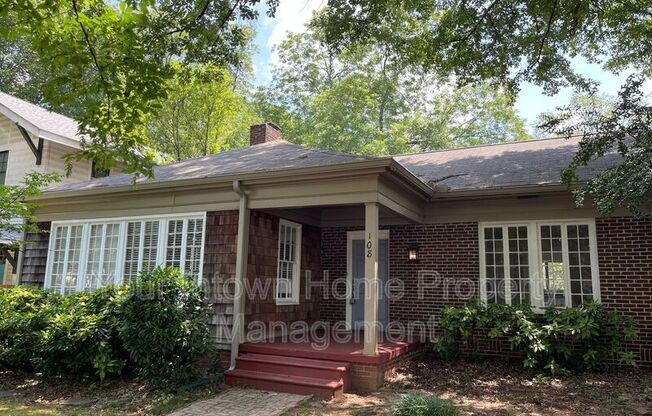 108 GREENWOOD PL