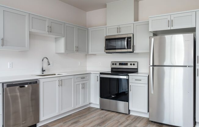 2 beds, 2 baths, 920 sqft, $2,395, Unit 40-301