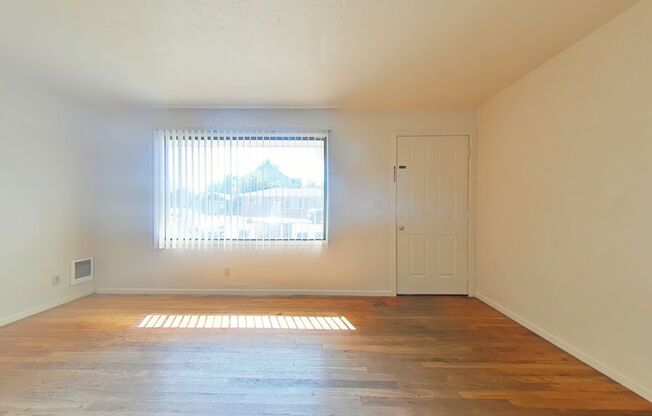 2 Bedroom Duplex ~ Close to Campus