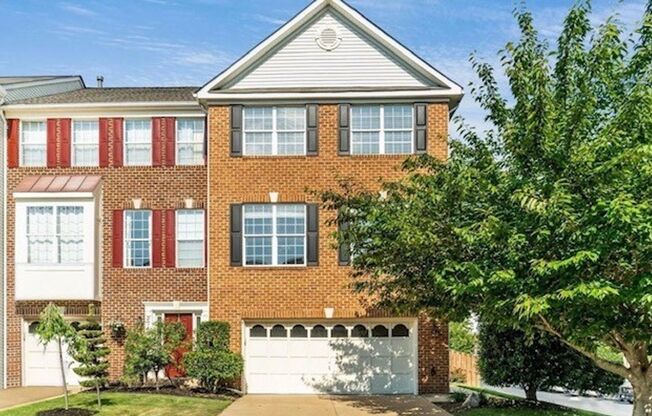 Superb 3 Bedroom And 3 Bathroom End Unit Townhome With Fenced Yard And 2 Car Garage In Ridgeleigh