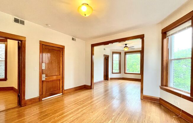 3319 W Pierce