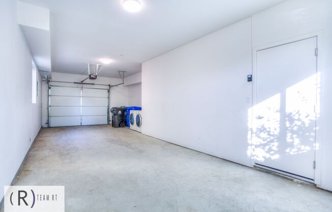 3 beds, 3 baths, 1,565 sqft, $3,600, Unit 11639 1/2 Burbank Blvd
