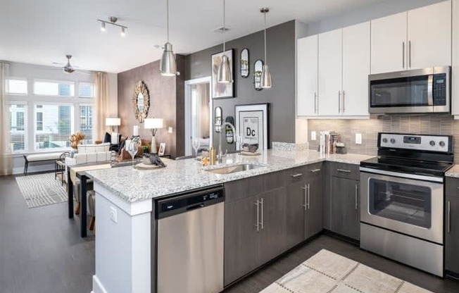 2 Bedroom Fully Equipped Kitchen With Modern Appliances at Cameron Square, Virginia, 22304