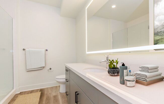 2 beds, 2 baths, 963 sqft, $1,950, Unit 270