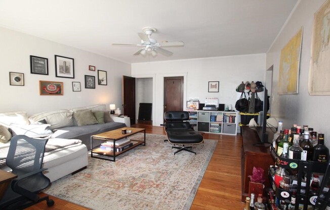 1 bed, 1 bath, 750 sqft, $2,500, Unit 33
