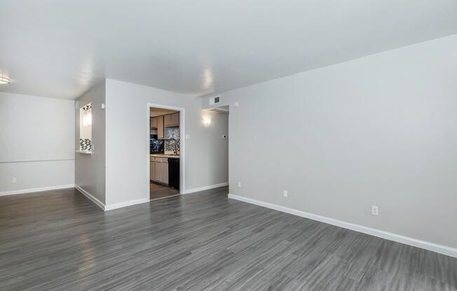2 beds, 1 bath, 886 sqft, $995