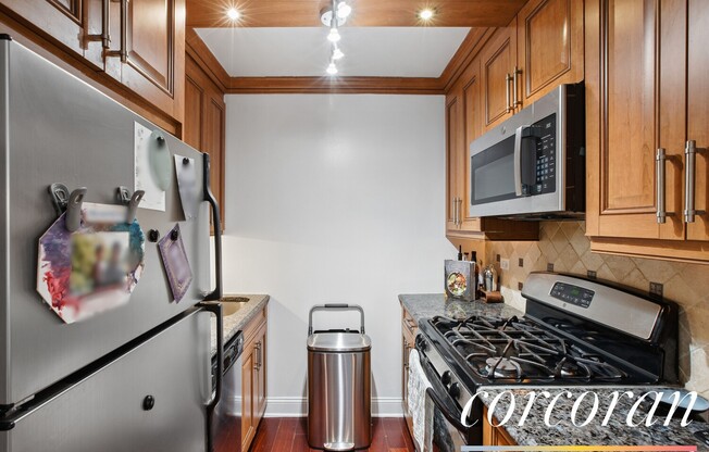 2 beds, 2 baths, 1,085 sqft, $7,100, Unit 29J