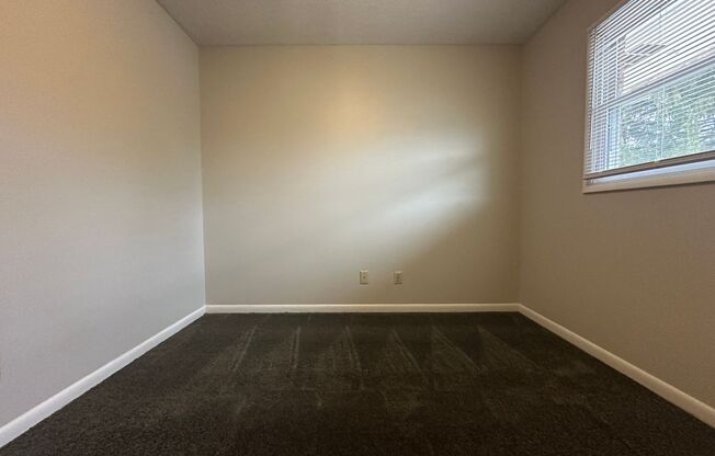 2 beds, 1 bath, $1,099, Unit 3