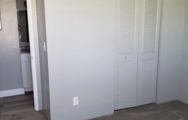 3 beds, 1 bath, 890 sqft, $1,675, Unit 505 H1