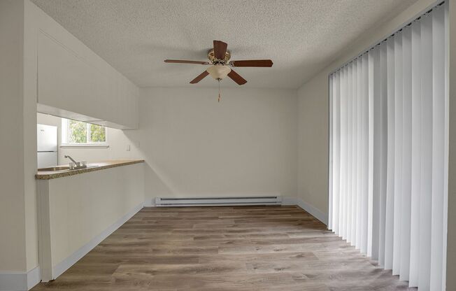 2 beds, 1 bath, 925 sqft, $1,410, Unit 762-74