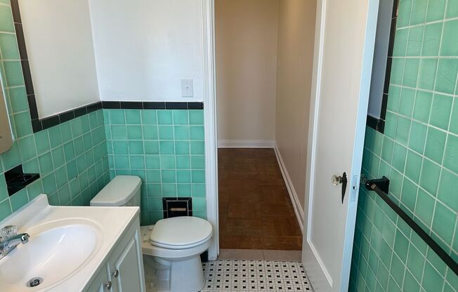 Studio, 1 bath, 413 sqft, $1,425, Unit Royal York 1015