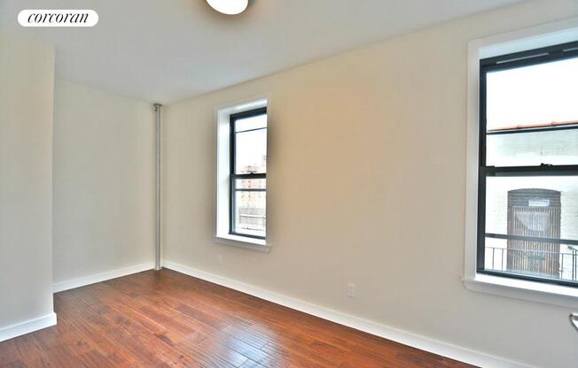 3 beds, 1 bath, $3,800, Unit 17