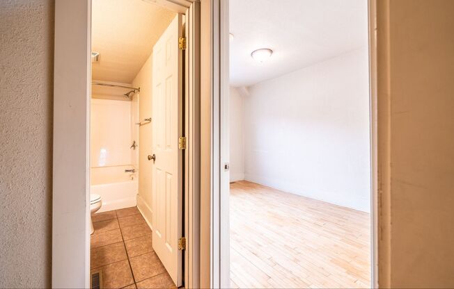 2 beds, 1.5 baths, 1,050 sqft, $1,399, Unit 1226