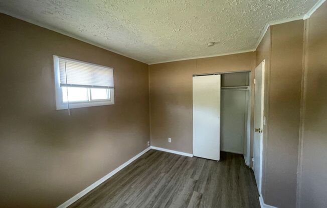 3 beds, 1 bath, $1,075