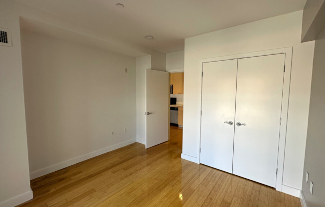 1 bed, 1 bath, $3,400, Unit 105