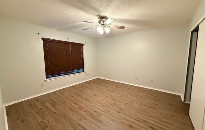 4 Bedroom 2 1/2 Bath Plus Office Near 151 & Ingram