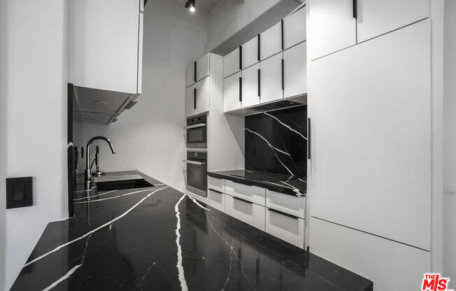 1 bed, 1 bath, 800 sqft, $2,500, Unit 1104