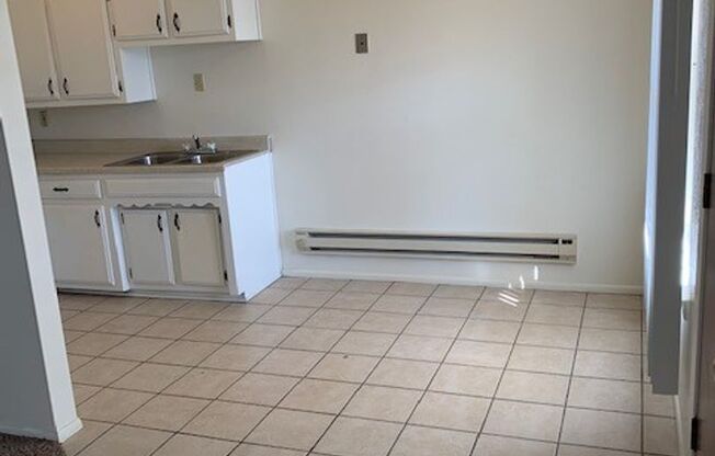 1 bed, 1 bath, 687 sqft, $825, Unit 76