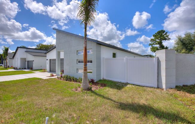 Deposit-Free! Modern, energy efficient home with ALL of the upgrades! Winter Haven