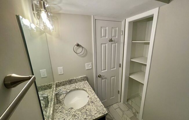 2 beds, 1 bath, 950 sqft, $1,900, Unit G-2