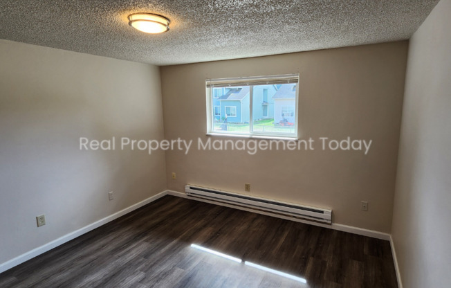 2 beds, 1 bath, 900 sqft, $1,525, Unit Apt 9