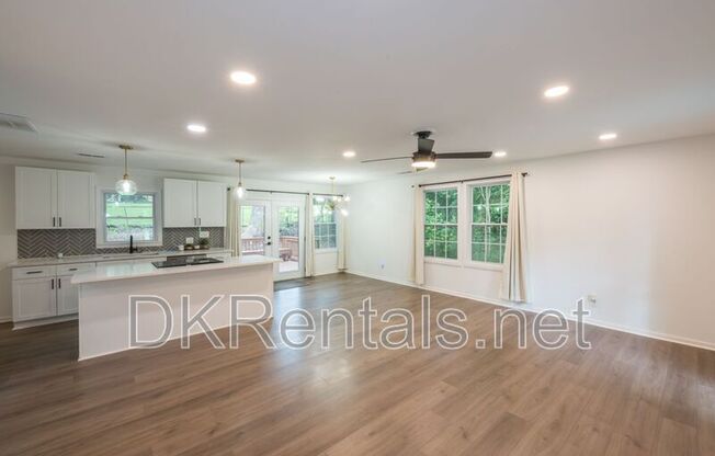 83 LUCIA DR SE