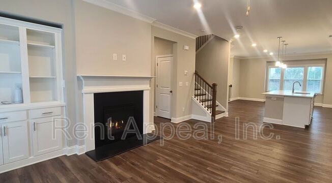 4560 MIKAJACK DR