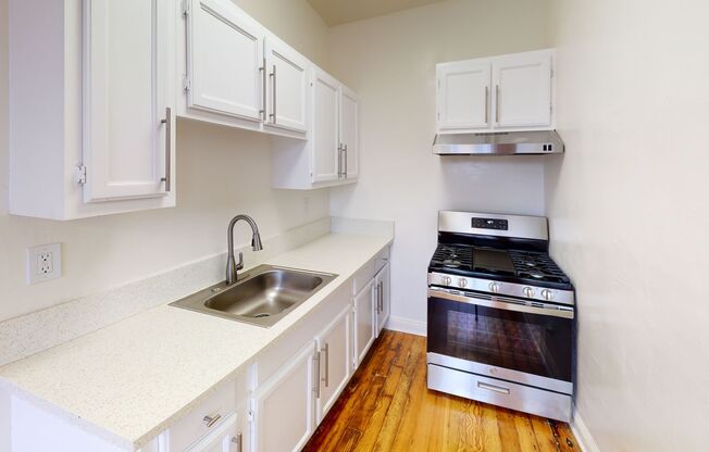 Studio, 1 bath, 425 sqft, $1,395, Unit 203