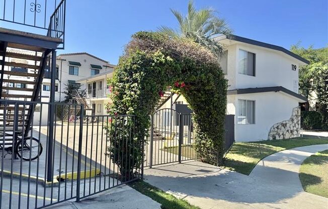 Courtyard Apartments