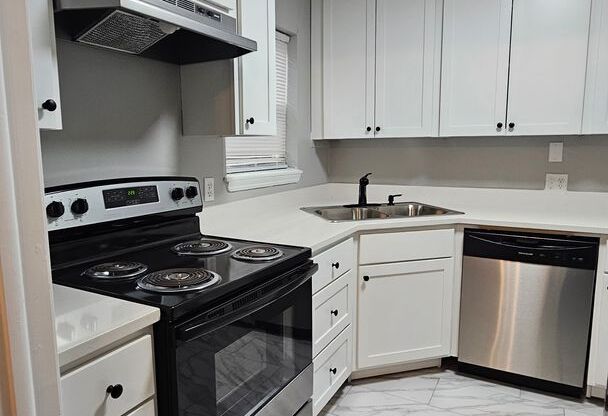 2 beds, 2 baths, 925 sqft, $1,300, Unit 119